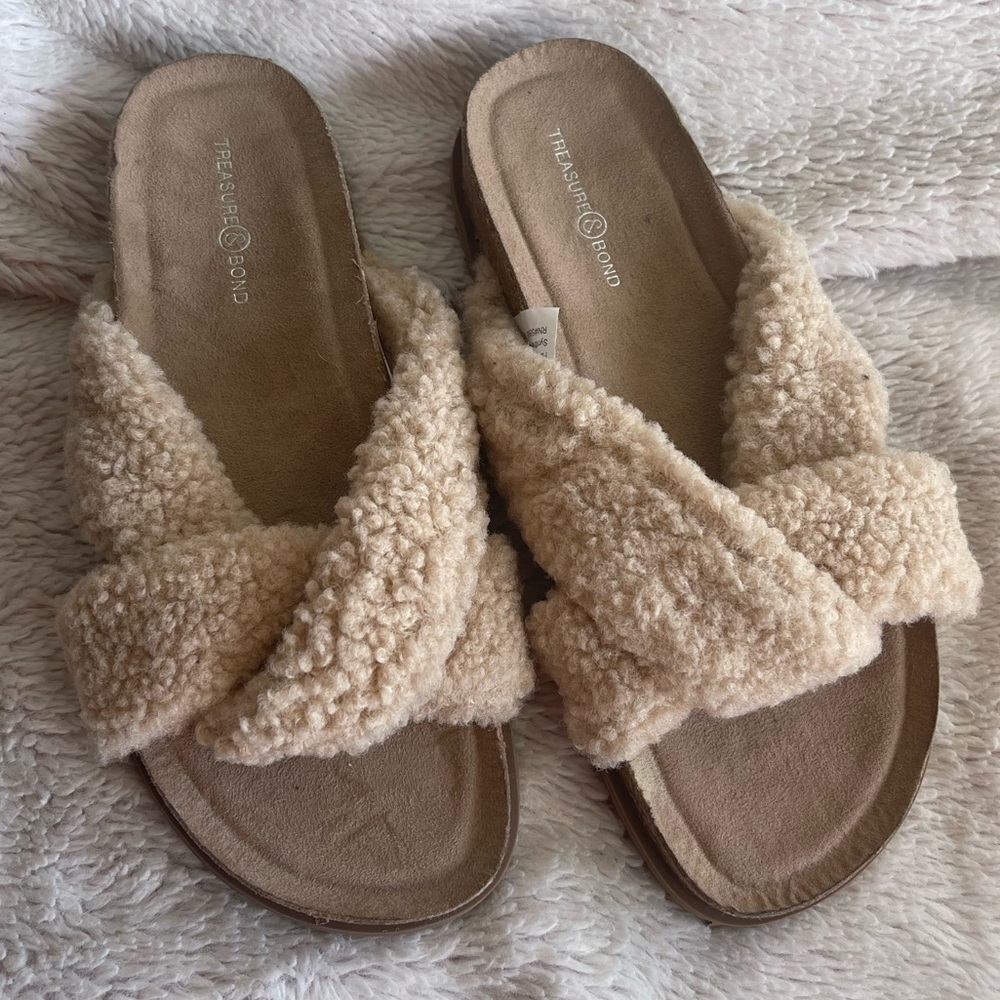 Treasure and Bond Nordstrom NWOT faux Sherpa slip on slide sandals